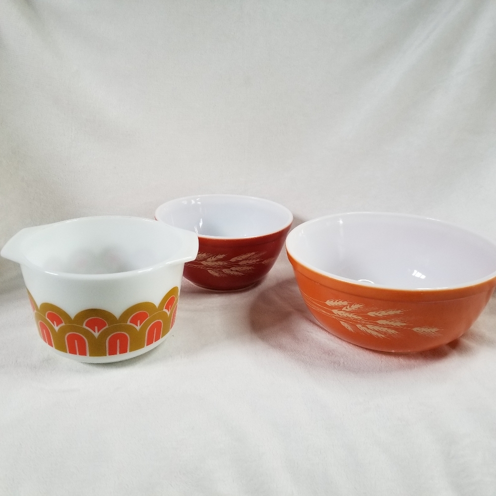 Set of 3 vintage Pyrex Mixing Bowls